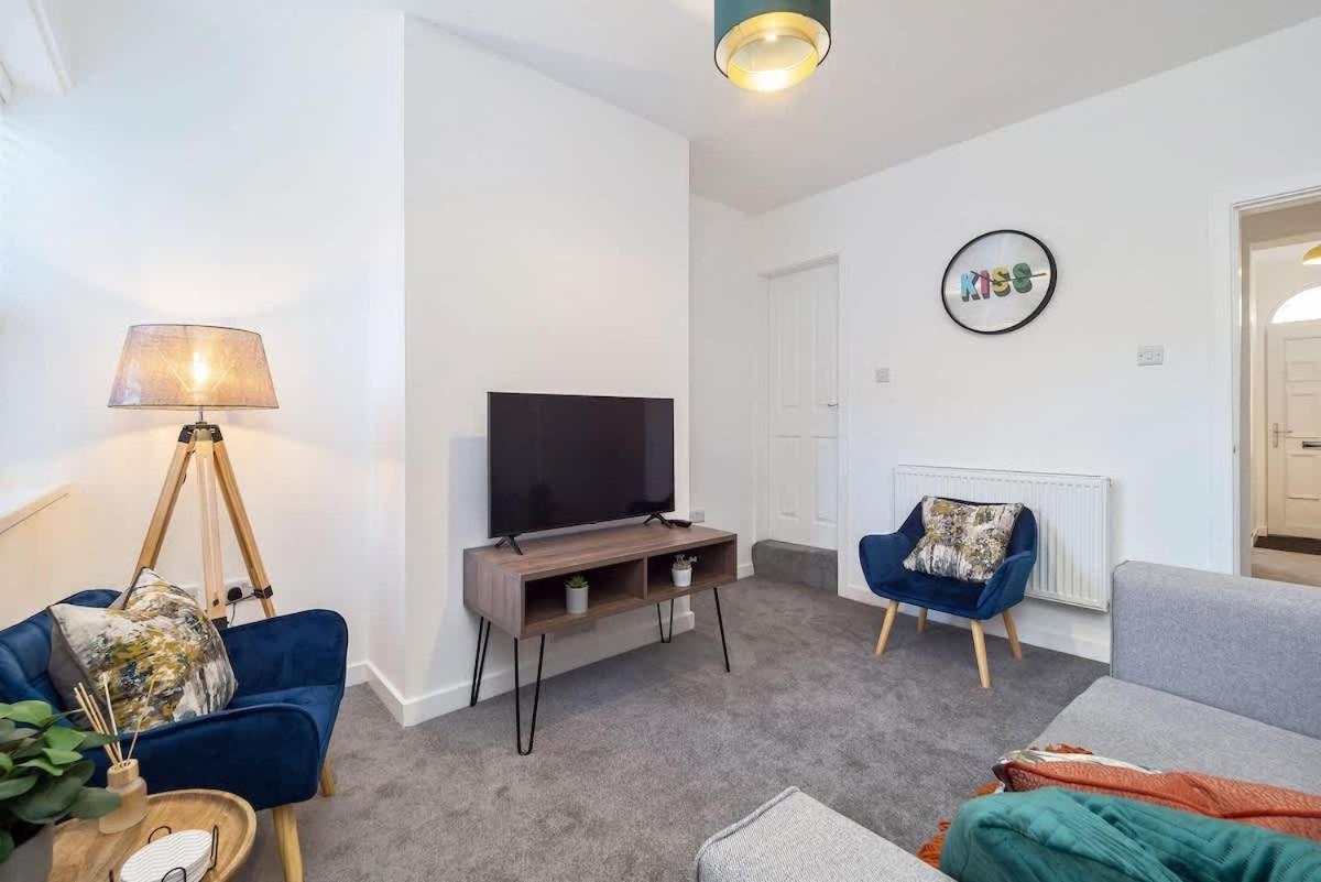 Nursery House By Truestays - 3 Bedroom House In * Stoke-on-Trent